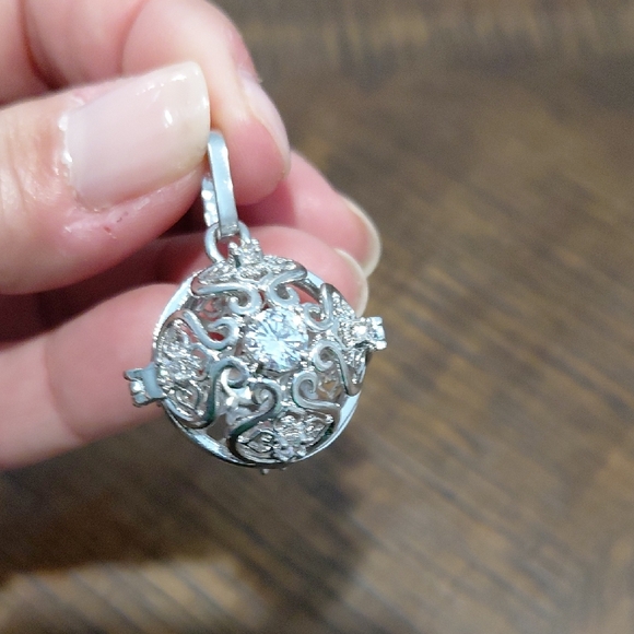 Jewelry - Sterling Silver Filigree Round Pendant with White Cubic Zirconia